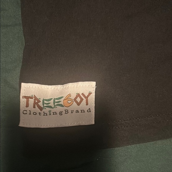 Green and Black Graphic Short Sleeve Tee - Picture 4 of 6